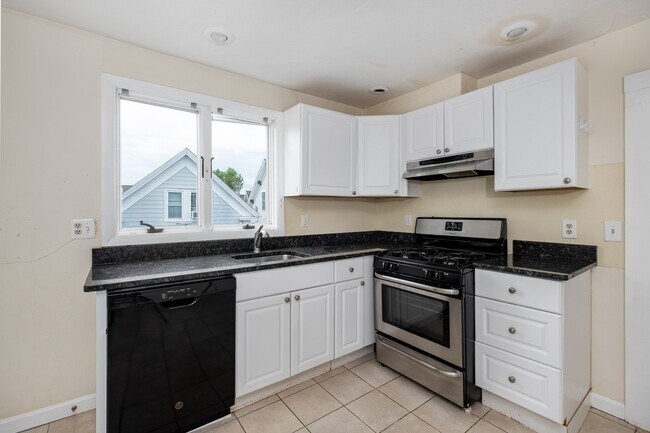 14 Kilby St unit 2, Somerville, MA 02143 - photo 2