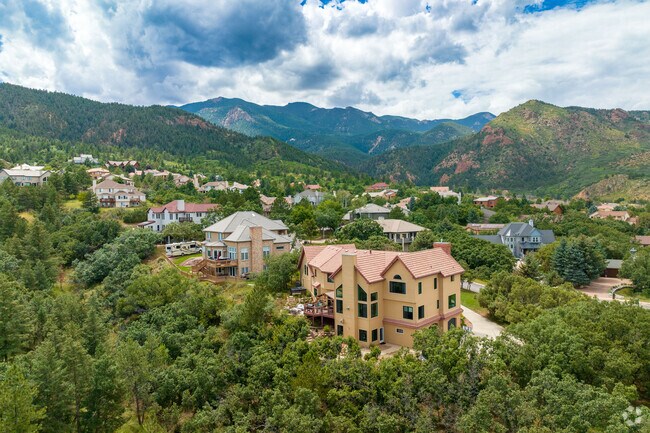Homes in Skyway take full advantage of the views.