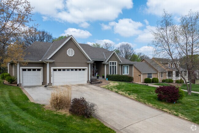 Harrisonville has recent construction in subdivisions like Glen Eagle and Katy Trail offering larger, more roomy floor plans.