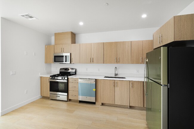 11814 Aviation Blvd unit 513, Inglewood, CA 90304 - photo 4