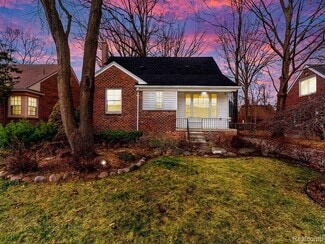 8651 Hazelton St, Dearborn Heights, MI 48127