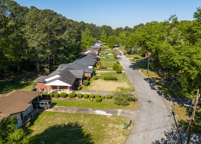 Grove Park is a great suburb located west of Atlanta with split-level and ranch homes.