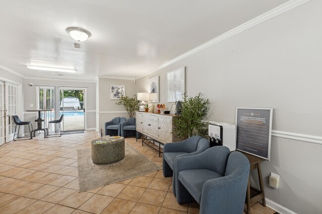 Oak Run, Jonesboro, GA 30236 - photo 2