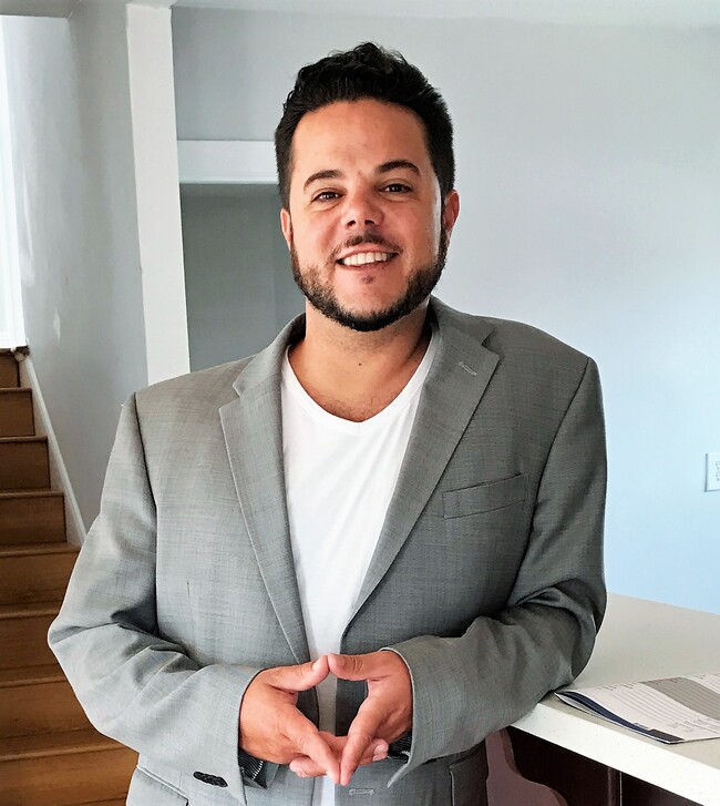 Agent Photo