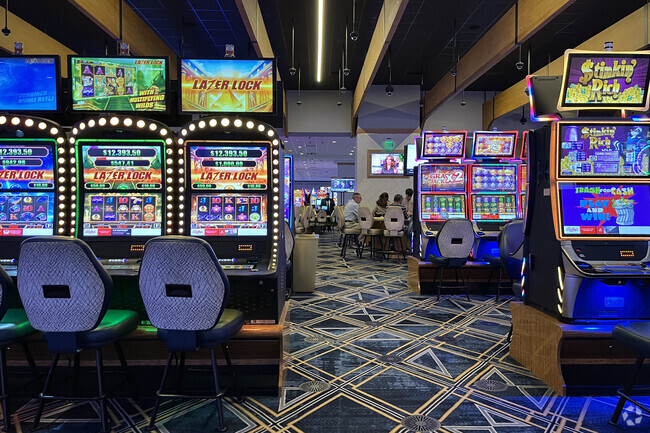 In the Tiverton casino there are slot machines and table games in the Eagleville neighborhood.