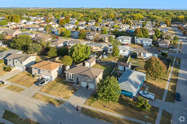 The mid-20th century homes of Oak Hills offer new homeowners a quiet neighborhood.