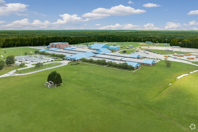 Crestwood High School has after-school activities for students.