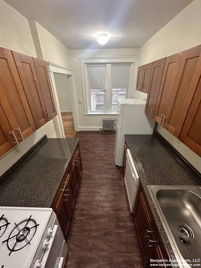 1164 Boylston St Unit 1, Boston College, MA 02467