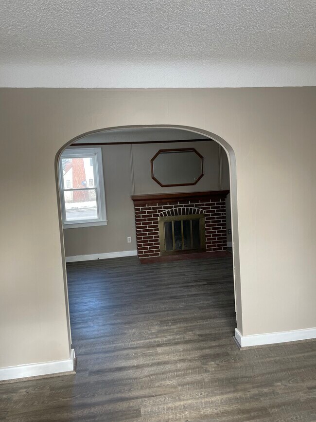 592 E Montcalm St, Pontiac, MI 48342 - photo 5