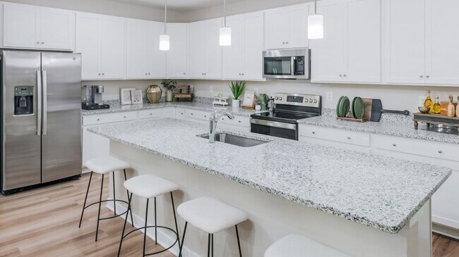 1243 Red Clover Ln, Ranson, WV 25438 - photo 3