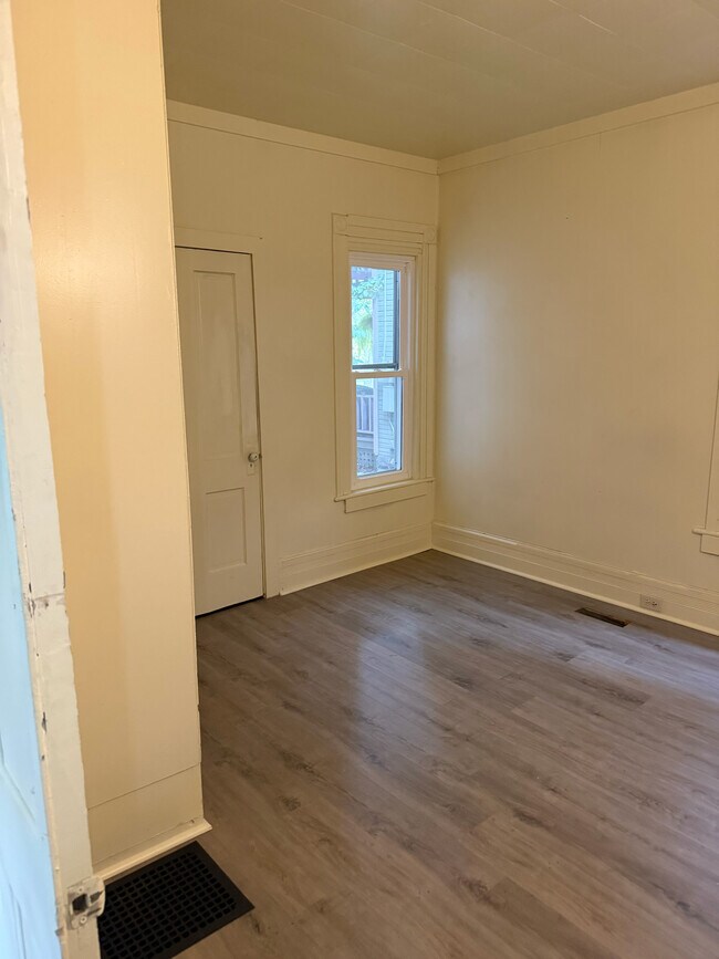 102 S Balch St unit 1 lower, Akron, OH 44302 - photo 3