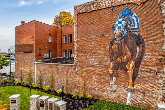 This beautiful art mural of Secretariat can be seen in Paris which is 10min away from Jimtown.