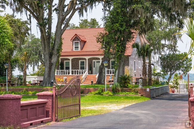 Charming homes on the Ashley River at Ashley Acres in North Charleston.