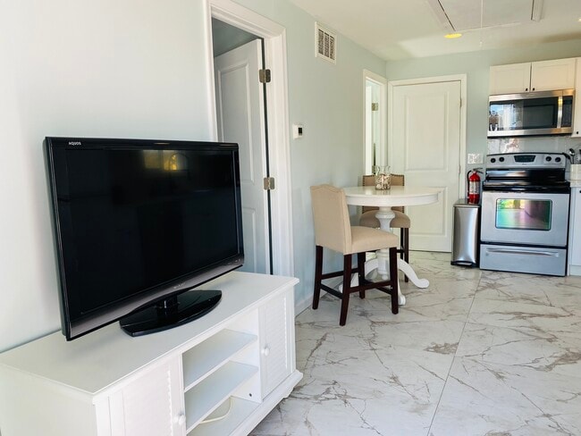 749 1st St unit Rear Cottage, Somers Point, NJ 08244 - photo 4