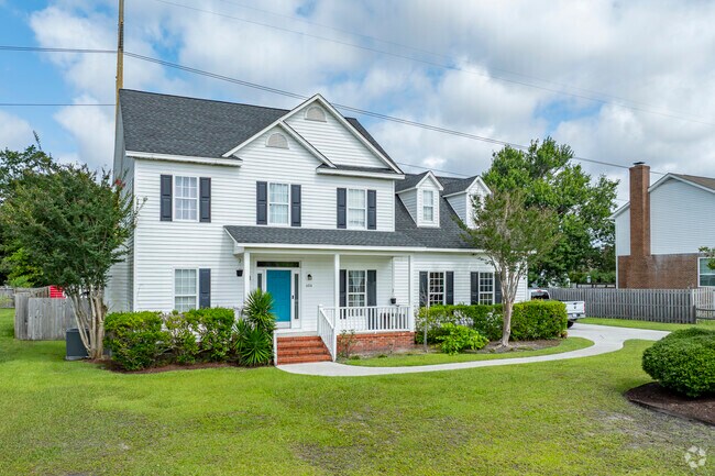 Architectural details like front porches and gabled roofs reflect the region’s historic Southern style.