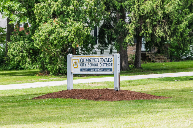 Falls-Lenox Primary School is part of the Olmsted Falls school district.
