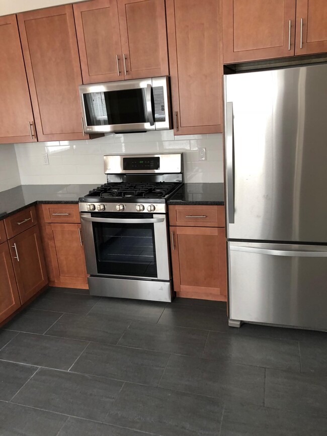 19 Banks St Unit 1, Waltham, MA 02451