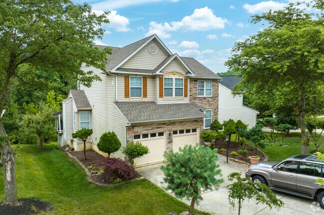 Homes with two car garages are common in River Hill.