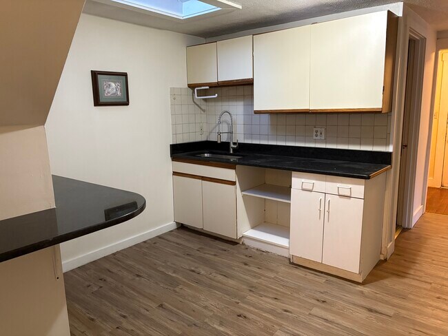 389 Salem St unit 3, Medford, MA 02155 - photo 2