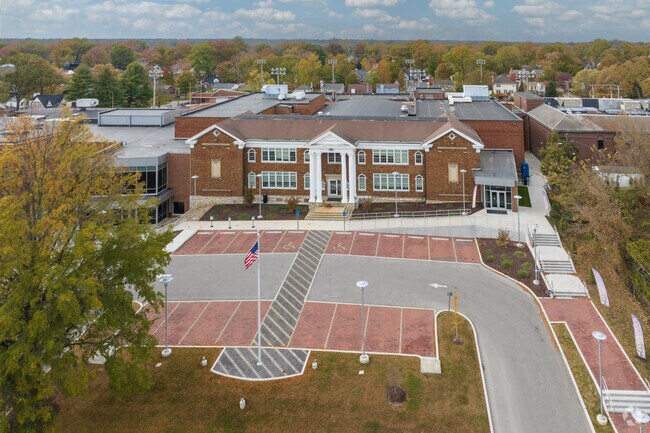 Brentwood High School campus is nicely placed in the middle of a neighborhood of homes.