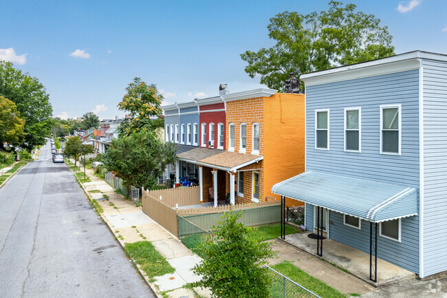 Enjoy colorful duplexes and row homes to choose from in the St. Joseph's neighborhood.