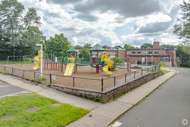 Moses Y Beach Elementary School is located at 340 N Main Street in Wallingford, CT.