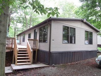 113 Forrest St, Greentown, PA 18426