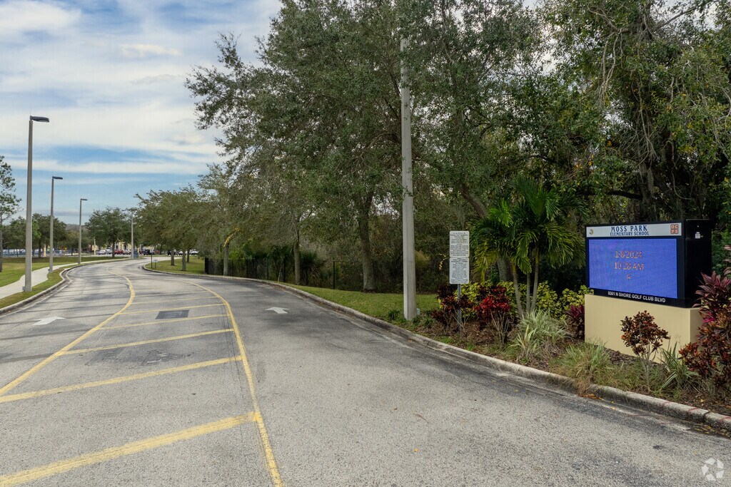 Moss Park Elementary School is located on North Shore Golf Club Boulevard in Orlando, Florida.