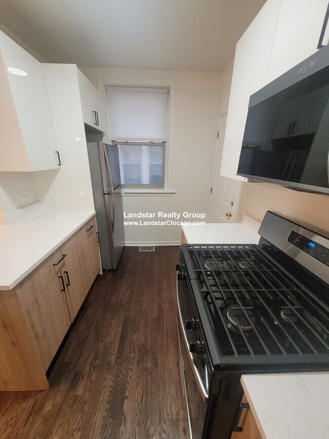 6708 N Hermitage Ave unit 1, Chicago, IL 60626 - photo 4