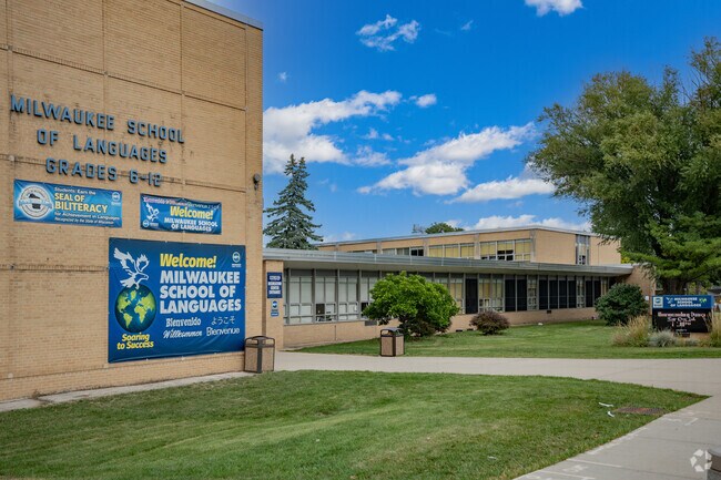 The front entrance of Milwaukee School of Languages.