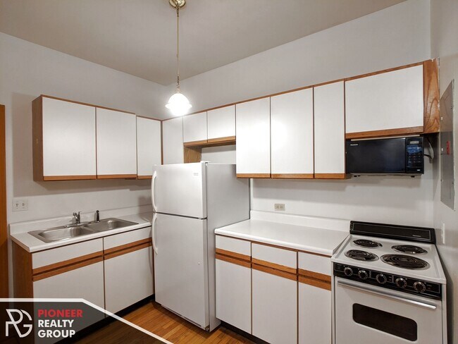 633 W Barry Ave unit 635-401, Chicago, IL 60657 - photo 5