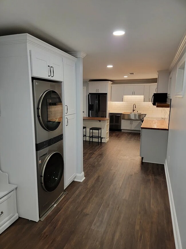 3616 Central Ave Unit Above Garage, Memphis, TN 38111