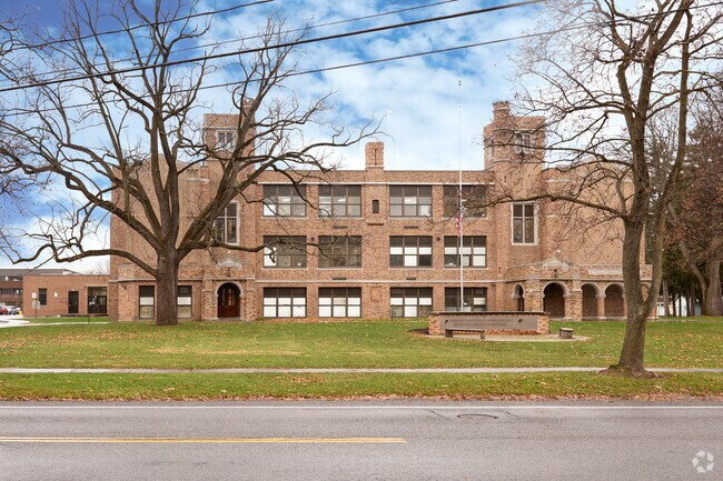 The Honeoye Falls-Lima Central High student:teacher ratio of 11:1 is equal to the New York state level of 11:1.