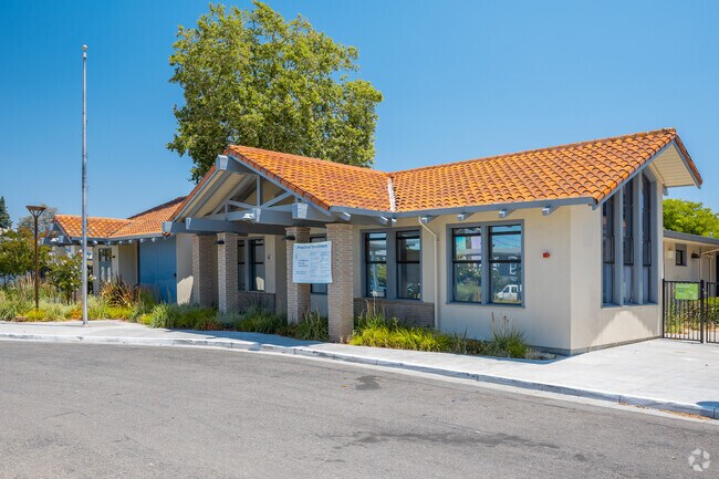 Welcome to Gabriela Mistral Elementary, located in Mountain View West, CA.