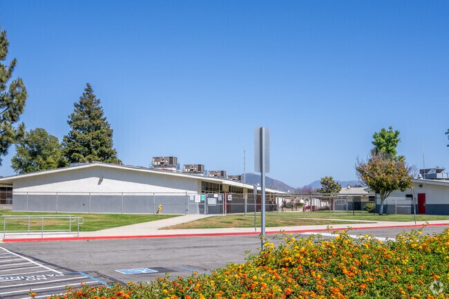 Monte Vista Middle School received at 6 out of 10 on Great Schools.