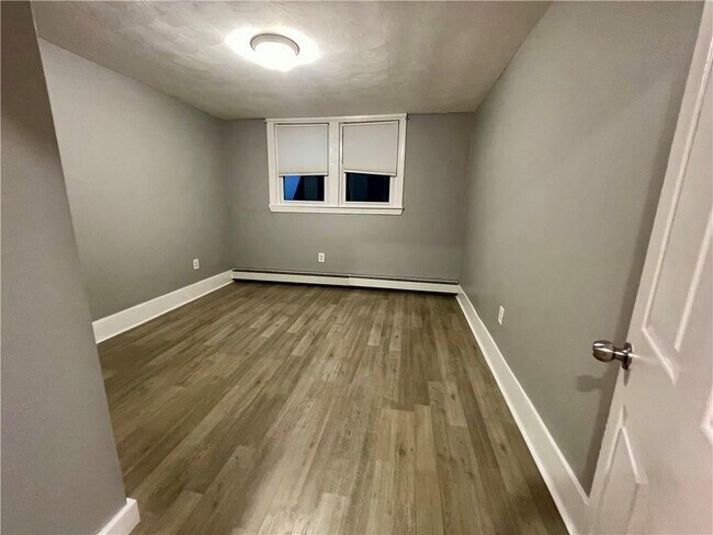 36 Highland St, Pawtucket, RI 02860 - photo 5