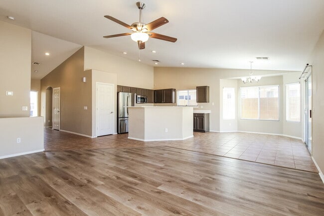 15316 W Laurel Ln, Surprise, AZ 85379 - photo 4
