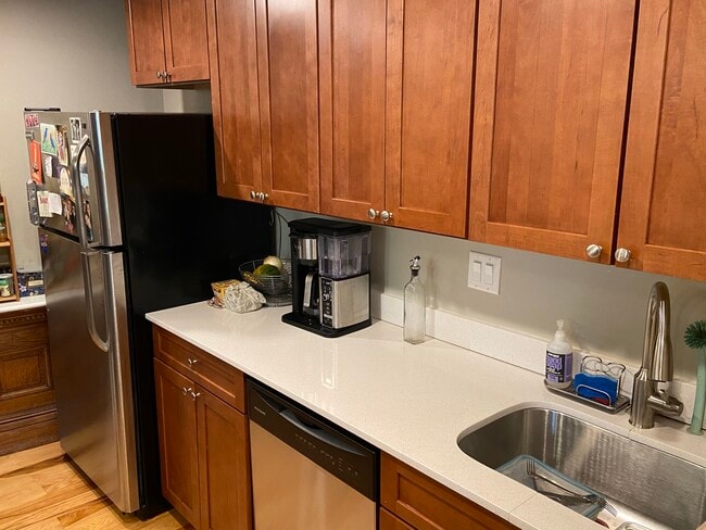 17 Bow St unit uni21 1-bed 1-bath, Somerville, MA 02143 - photo 4