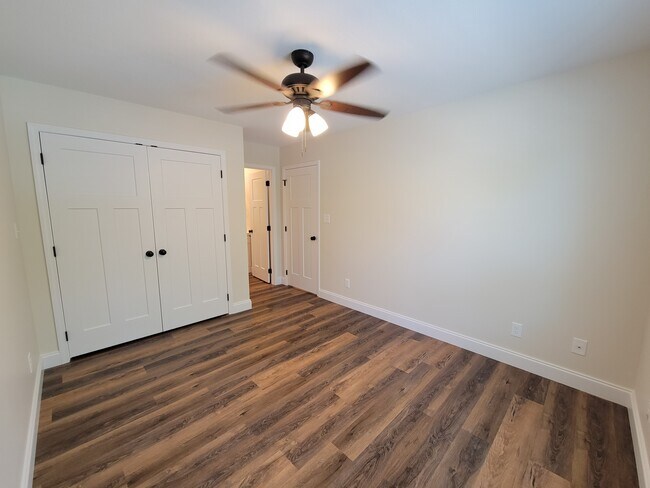 519 Hendrickson St unit B, Clinton, TN 37716 - photo 7