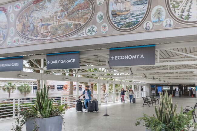 Charleston International Airport is a short commute from Summerville.