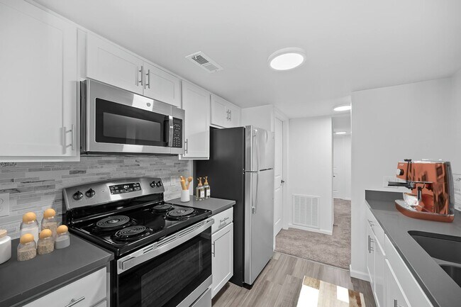 Ivy Hills Living Spaces, Newtown, OH 45244 - photo 3