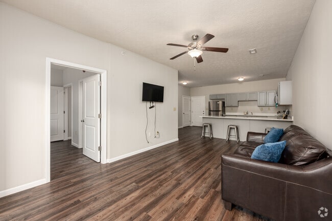 1BR, 1BA - 595SF - Living Room