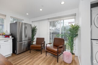 1431 W 37th St, Los Angeles, CA 90018