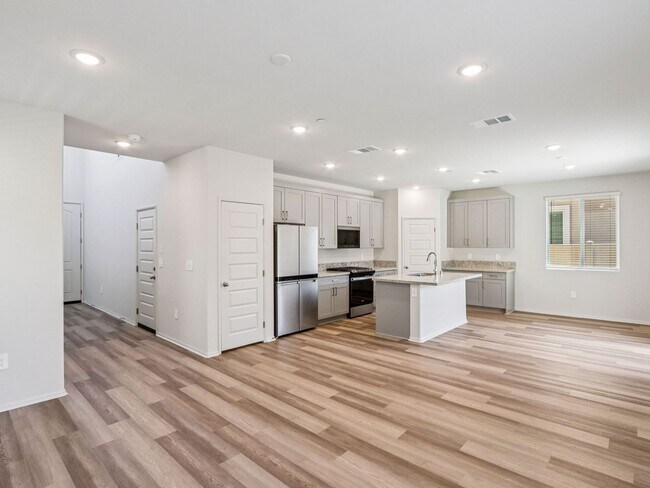 28570 Via Navarra, Temecula, CA 92591 - photo 7