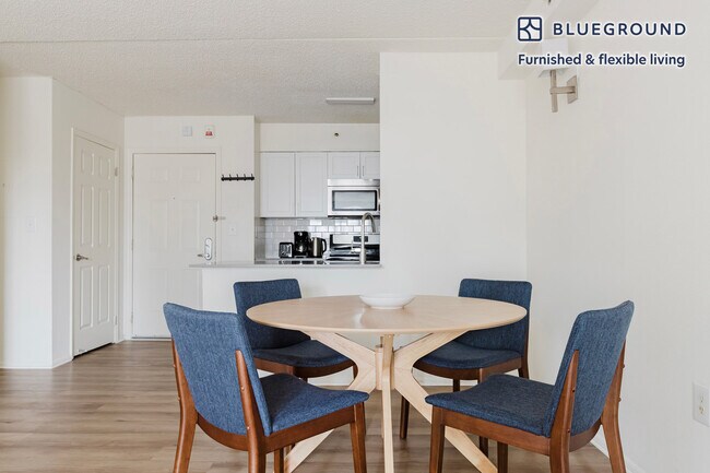 444 Washington Blvd unit FL4-ID2174, Jersey City, NJ 07310 - photo 5