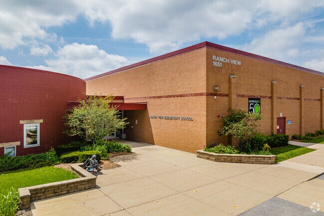 Ranch View Elementary School is a top rated, public school in Naperville, IL serving grades K-5.