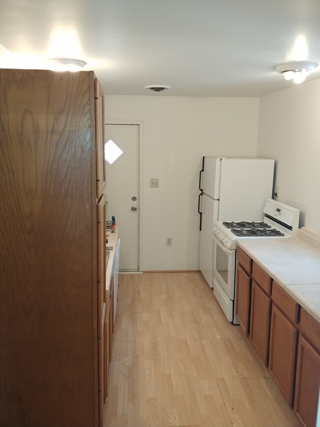 1618 Thomas Place N unit 2, Minneapolis, MN 55411 - photo 3