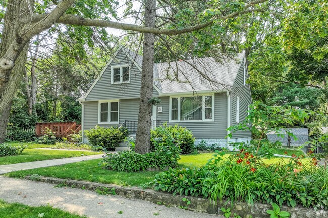 The neighborhood of Hillview offers cute Cape Cod style homes covered by trees.
