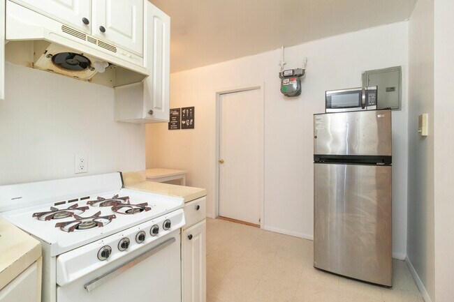 327 E 92nd St unit ID1032048P, New York, NY 10128 - photo 2