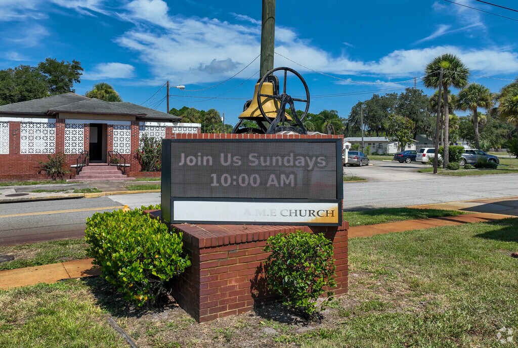 R.F.M. Christian Academy is located at 625 Dummit Ave in Titusville, FL.